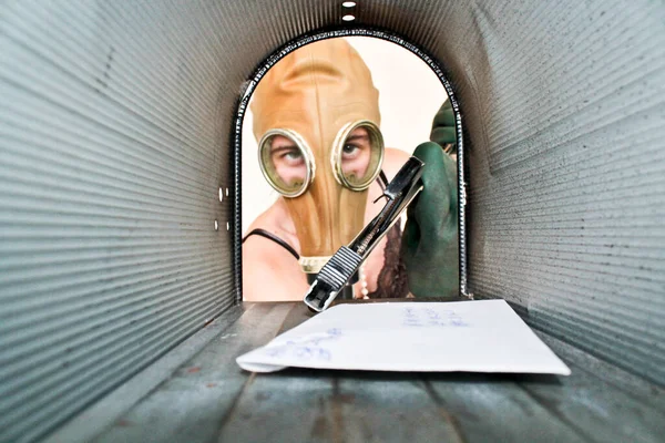 Coronavirus Pandemic Unidentifiable Woman Wears Gas Mask Avoid Covid Collects — Stock Photo, Image