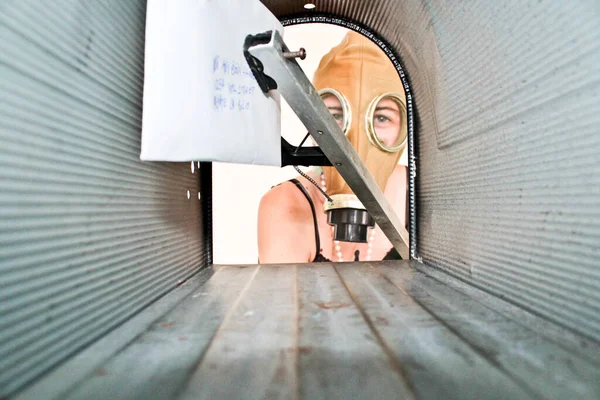 Πανδημία Covid Πανδημία Του Κερατοειδούς Αναγνωρίσιμη Γυναίκα Φοράει Μάσκα Αερίου — Φωτογραφία Αρχείου