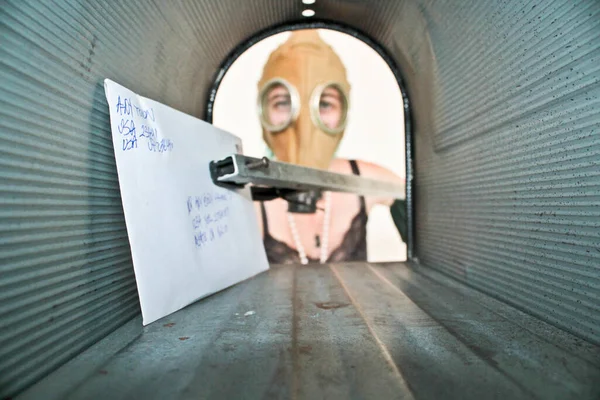 Coronavirus Pandemic Unidentifiable Woman Wears Gas Mask Avoid Covid Collects — Stock Photo, Image