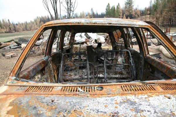 화재피해 버렸어 자동차 장난감 재산은 방화로 추정되는 화재로 파괴되었다 로인해 — 스톡 사진