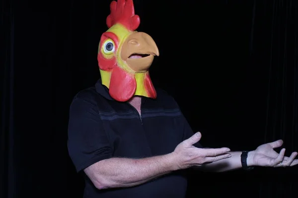 Fotokabička Kuřecí Hlava Chicken Head Man Muž Gumovou Kuřecí Hlavou — Stock fotografie