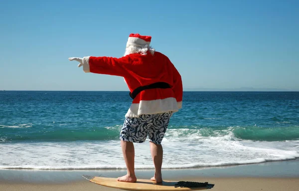 Surfing Santa Claus Christmas Time Santa Claus Hangs Ten While — Stock Photo, Image