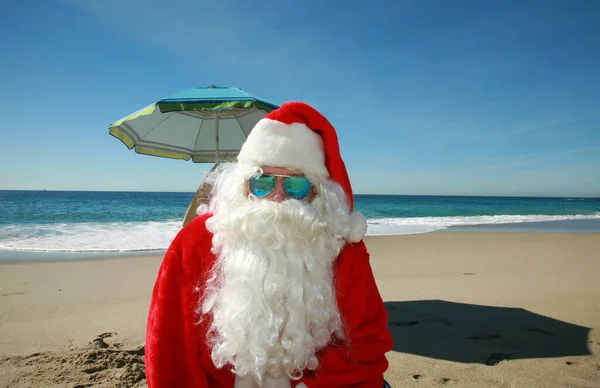 Christmas Santa Claus Enjoys Day Beach Day Christmas Santa Claus — Stock Photo, Image