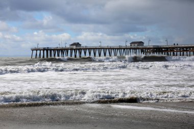 San Clemente İskelesi. San Clemente. Güney Kaliforniya. Orange County California 'da. Pasifik Okyanusu. Deniz. Gel-git. İskele. Sahil hattı. Güney Kaliforniya 'da San Clemente İskelesi ve Plajı. Güney Kaliforniya sahilinde dünyaca ünlü San Clemente. Batı Yakası. 