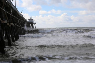 Okyanus. İskele. Pasifik Okyanusu. Atlantik Okyanusu. Huntington Sahili İskelesi. Sahil İskelesini mühürle. Huntington sahil iskelesinin altında. Dalgalar. Okyanus Dalgası. Huntington Sahili İskelesi Birleşik Devletler 'deki en iyi sörfçülerin evi. Sörf Şehri. Huntington Sahili İskelesi. 