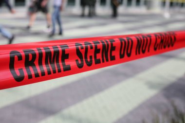 Suç mahalli bürokrasi şeridini geçmez. Hakiki Suç Mahalli Kaseti ve Polis, Anaheim California 'daki Cumhuriyetçi Aday Donald J. Trump Rallisi sırasında girişlere erişimi engellemiyor..