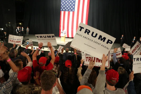 Costa Mesa April 2016 Republican Presidential Candidate Donald Trump Speaks — Stock Photo, Image