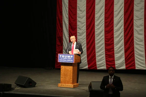 Costa Mesa Abril 2016 Candidato Presidencial Republicano Donald Trump Fala — Fotografia de Stock