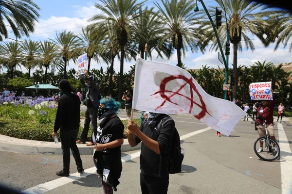 Costa Mesa Nisan 2016 Kosta Mesa Düzenlenen Mitingde Protestocular Cumhuriyetçi — Stok fotoğraf