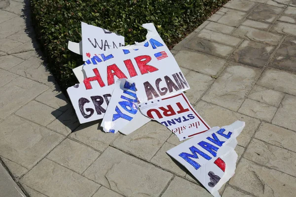 Costa Mesa Abril 2016 Manifestantes Seguram Cartazes Cantam Tentam Atrapalhar — Fotografia de Stock