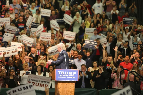 Anaheim California Mei 2016 Republikeinse Presidentskandidaat Donald Trump Spreekt Campagne — Stockfoto