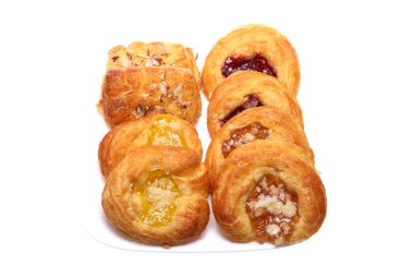 Hamur işi. Çörekler. Kahvaltı Pastası. Kahvaltı pastası beyaza izole edilmiş. Beyazda izole edilmiş. Mesaj için yer var. Kırpma Yolu. Lezzetli elmalı Danimarka pastası. Yabanmersinli Danimarka çöreği. Meyveli Danimarka pastası. Limon kremalı Danimarka hamur işleri. 