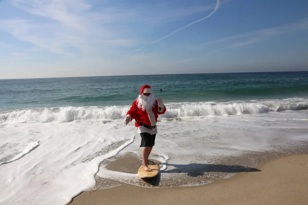 Noel Zamanı Noel Baba Sörf Noel Baba Sörfü Noel Baba — Stok fotoğraf