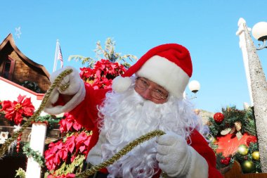 Noel zamanı. Noel Baba. Noel Kızağı. Noel Kızağı. Noel Kızağı. Noel Baba, Noel kızağıyla geziyor. Noel Baba Noel arifesinde Noel Kızağı ile gelir. Noel Baba Noel arifesinde kızağını çekmek için ren geyiğini kullanır. Ho Ho Ho. Xmas arifesi.