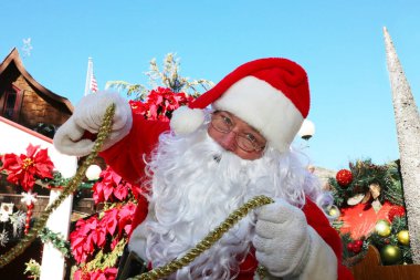 Noel zamanı. Noel Baba. Noel Kızağı. Noel Kızağı. Noel Kızağı. Noel Baba, Noel kızağıyla geziyor. Noel Baba Noel arifesinde Noel Kızağı ile gelir. Noel Baba Noel arifesinde kızağını çekmek için ren geyiğini kullanır. Ho Ho Ho. Xmas arifesi.