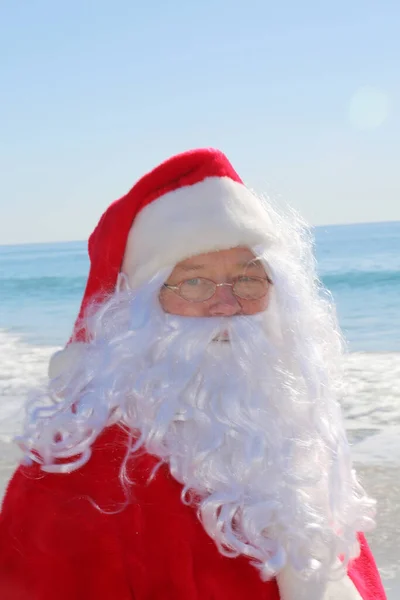 Święta Święty Mikołaj Wakacje Wakacje Plaży Święty Mikołaj Jest Wakacjach — Zdjęcie stockowe