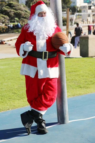 Christmas Santa Claus Basket Ball Basketball Game Santa Claus Plays — Stock Photo, Image