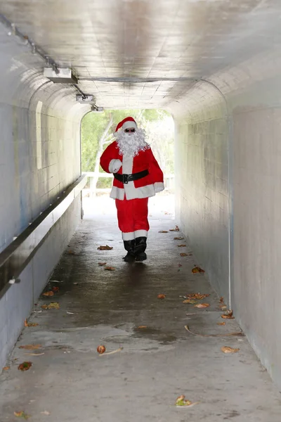 Natal Pai Natal Pai Natal Túnel Papai Noel Atravessa Túnel — Fotografia de Stock