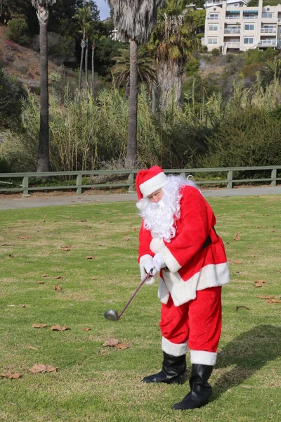 Vánoce Santa Claus Golfování Golf Legrační Santa Claus Hraje Golf — Stock fotografie