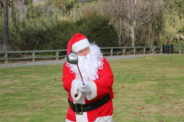 Vánoce Santa Claus Golfování Golf Legrační Santa Claus Hraje Golf — Stock fotografie