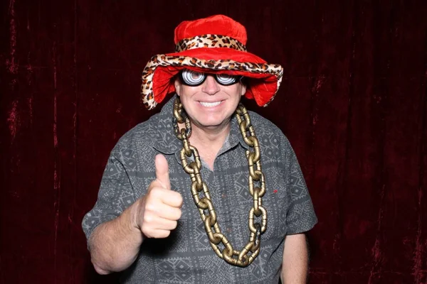 Photo Booth Man Wears Red Pimp Hat Gold Chains Goofy — Stock Photo, Image