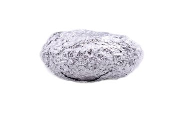 Patates. Alüminyum sarılı fırında patates. Folyo kaplı fırında patates. Patates ve patates iyi bir karbonhidrat kaynağıdır. Yeraltında yetişen bir sebze. Fırında patates. Folyoda pişirilmiş sebzeler. 