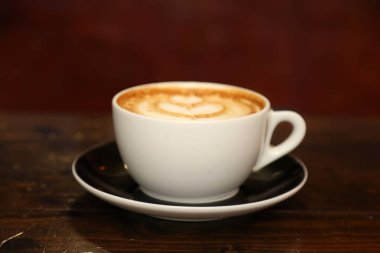 - Kahve. Latte Art. Üstünde köpük olan Hot Rich Latte Art ile kahve. Kahve ve Latte Kahve dünyanın en popüler içeceğidir. Kahveli sütlü kahve. Kahve üzerine Latte Art, profesyonel barista sanatçısından. Sıcak Latte. İç.. 