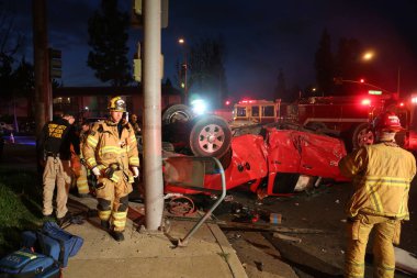4. Tabur, bir trafik kazası ve kurtarma operasyonuyla ilgilendi. Travmatik yaralanma nedeniyle 3 hasta hastaneye kaldırıldı. Trafik kazasıymış. İtfaiyeciler, insanları korkunç bir araba kazasından kurtardı. Sadece Düzenleyici Kullan. 