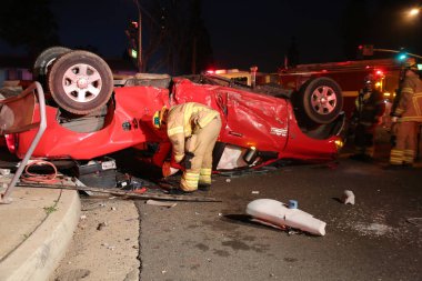 4. Tabur, bir trafik kazası ve kurtarma operasyonuyla ilgilendi. Travmatik yaralanma nedeniyle 3 hasta hastaneye kaldırıldı. Trafik kazasıymış. İtfaiyeciler, insanları korkunç bir araba kazasından kurtardı. Sadece Düzenleyici Kullan. 