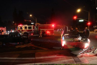 4. Tabur, bir trafik kazası ve kurtarma operasyonuyla ilgilendi. Travmatik yaralanma nedeniyle 3 hasta hastaneye kaldırıldı. Trafik kazasıymış. İtfaiyeciler, insanları korkunç bir araba kazasından kurtardı. Sadece Düzenleyici Kullan. 