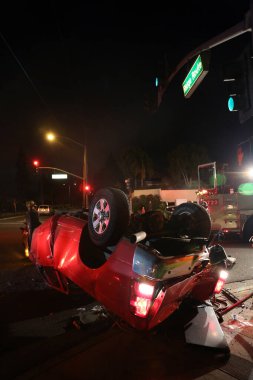 4. Tabur, bir trafik kazası ve kurtarma operasyonuyla ilgilendi. Travmatik yaralanma nedeniyle 3 hasta hastaneye kaldırıldı. Trafik kazasıymış. İtfaiyeciler, insanları korkunç bir araba kazasından kurtardı. Sadece Düzenleyici Kullan. 