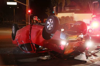 4. Tabur, bir trafik kazası ve kurtarma operasyonuyla ilgilendi. Travmatik yaralanma nedeniyle 3 hasta hastaneye kaldırıldı. Trafik kazasıymış. İtfaiyeciler, insanları korkunç bir araba kazasından kurtardı. Sadece Düzenleyici Kullan. 