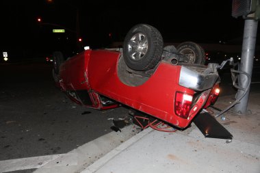 4. Tabur, bir trafik kazası ve kurtarma operasyonuyla ilgilendi. Travmatik yaralanma nedeniyle 3 hasta hastaneye kaldırıldı. Trafik kazasıymış. İtfaiyeciler, insanları korkunç bir araba kazasından kurtardı. Sadece Düzenleyici Kullan. 