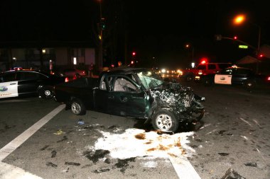4. Tabur, bir trafik kazası ve kurtarma operasyonuyla ilgilendi. Travmatik yaralanma nedeniyle 3 hasta hastaneye kaldırıldı. Trafik kazasıymış. İtfaiyeciler, insanları korkunç bir araba kazasından kurtardı. Sadece Düzenleyici Kullan. 