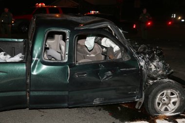 4. Tabur, bir trafik kazası ve kurtarma operasyonuyla ilgilendi. Travmatik yaralanma nedeniyle 3 hasta hastaneye kaldırıldı. Trafik kazasıymış. İtfaiyeciler, insanları korkunç bir araba kazasından kurtardı. Sadece Düzenleyici Kullan. 