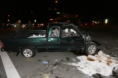 4. Tabur, bir trafik kazası ve kurtarma operasyonuyla ilgilendi. Travmatik yaralanma nedeniyle 3 hasta hastaneye kaldırıldı. Trafik kazasıymış. İtfaiyeciler, insanları korkunç bir araba kazasından kurtardı. Sadece Düzenleyici Kullan. 