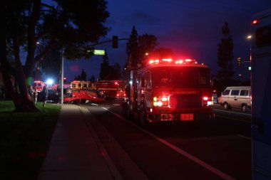 4. Tabur, bir trafik kazası ve kurtarma operasyonuyla ilgilendi. Travmatik yaralanma nedeniyle 3 hasta hastaneye kaldırıldı. Trafik kazasıymış. İtfaiyeciler, insanları korkunç bir araba kazasından kurtardı. Sadece Düzenleyici Kullan. 
