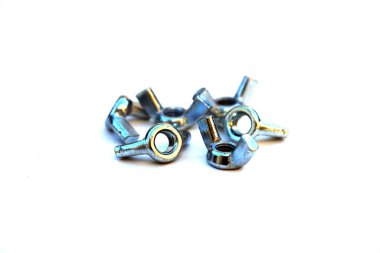 Fındık ve civata. Beyaz üzerine izole edilmiş. Mesaj için yer var. Metal cıvatalar ve fındıklar. Krom vida cıvatalar ve cevizler izole edilmiş. Çelik cıvatalar ve fındık desenleri. Fındık ve cıvata seti. İş için araçlar.