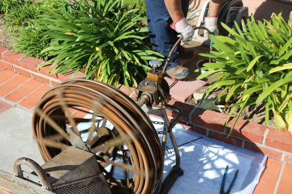 Roots Being Removed Toilet Drainage Pipe Using Electrically Operated Sewer — Stock Photo, Image