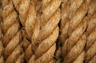 İp. Makara üzerindeki güçlü ipliklerden örülmüş bir ip. İp makarası. Kenevir ipi. Doğal Fiber Halat. Kenevir kablosu. Deniz ipi. Kenevir ağacından örülmüş kalın bir ip. İp bobin üzerinde sarmalanmış. İp dokusu. Sarmalanmış sisal ip. İş için halat. 