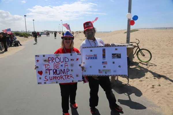 Huntington Beach Března 2017 Amerika Opět Pochodu Zastánci Demonstranti Republikánského — Stock fotografie