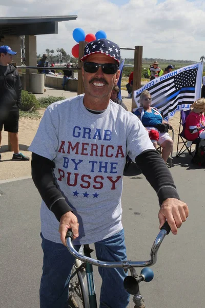 Huntington Beach March 2017 Make America Great Again March Supporters — Stock Photo, Image