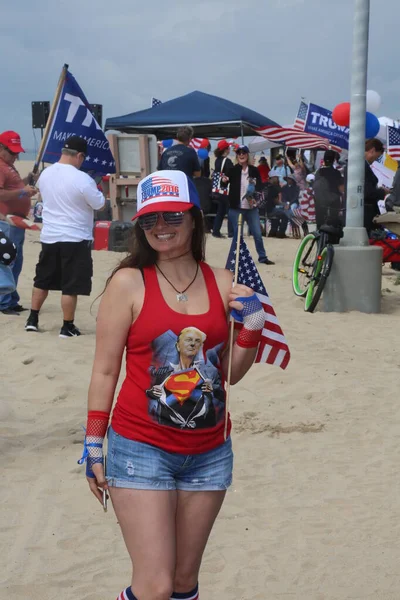 Huntington Beach March 2017 Make America Great Again March Supporters — Stock Photo, Image