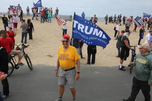Huntington Beach Março 2017 Make America Great Again March Apoiantes — Fotografia de Stock