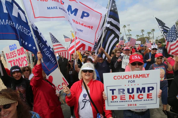 Prezydent Donald Trump Huntington Beach Marca 2017 Make America Great — Zdjęcie stockowe