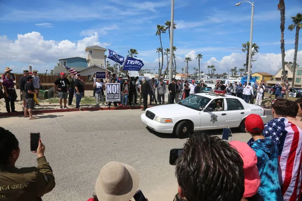Huntington Beach Března 2017 Amerika Opět Pochodu Tisíc Příznivců Republikánského — Stock fotografie