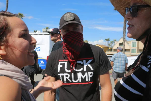 Huntington Beach Березня 2017 Make America Great Again March Тисячі — стокове фото