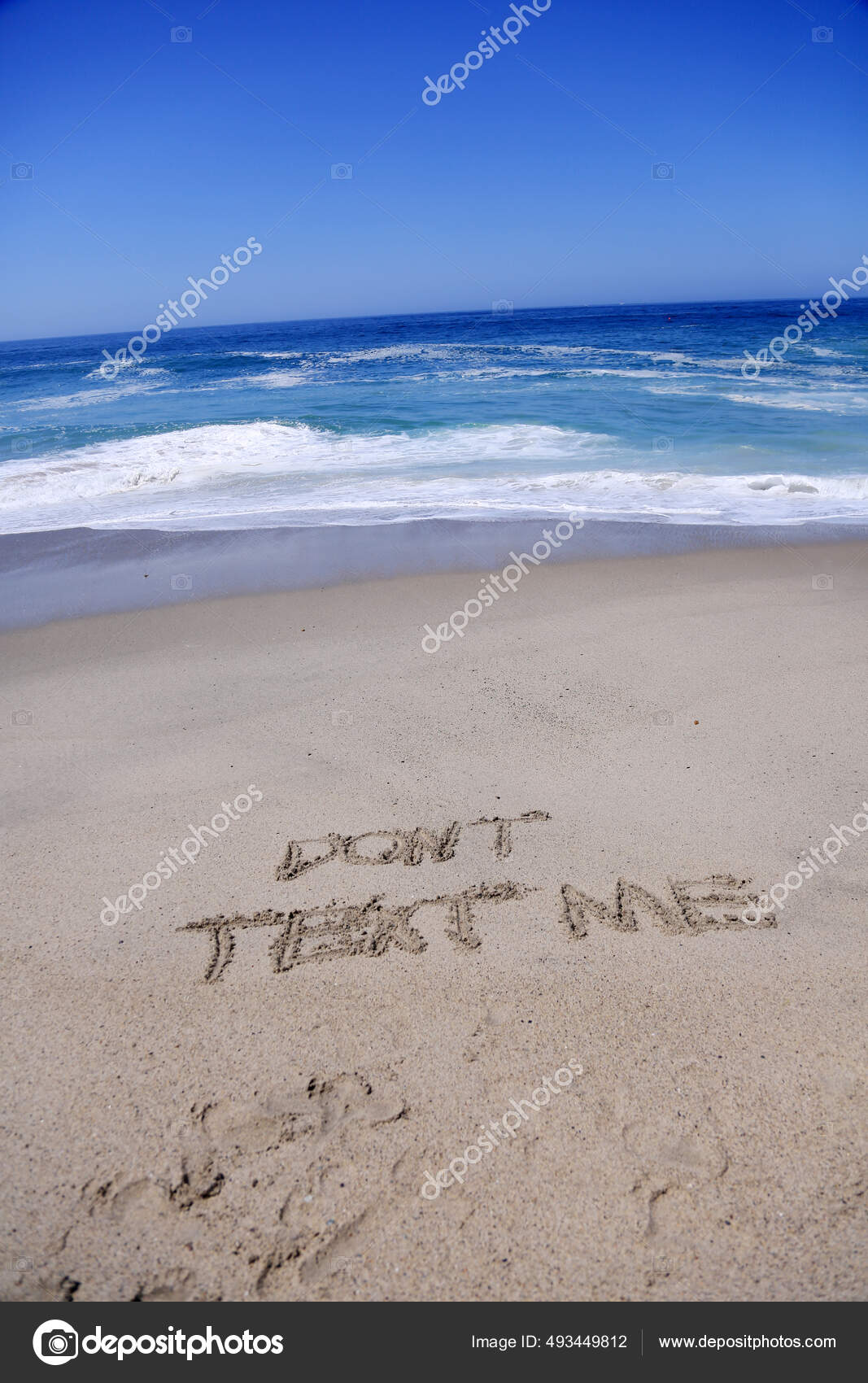 писающие на пляже Слова Песке Слова Написанные Песком Пляже Стоит Писать Песке Калифорнийского — Стоковое фото © mikeledray #493449812