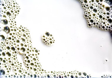 Soyut renkler, arka planlar ve dokular. Sütlü gıda boyası. Sihirli Süt. Süt, gıda boyası ve bulaşık deterjanı. Sütteki besin boyası parlak renkli arka planlar yaratıyor. Renkli kimyasal deney. Süt ile besin renklendirici ve psikedelik desen.