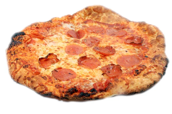 佩佩罗尼比萨一个被白色隔离的意大利面披萨 文字空间 裁剪路径 辣香肠和芝士披萨美味的比萨 很多奶酪披萨 佩佩罗尼披萨蘑菇比萨饼 莫扎瑞拉和西红柿意大利菜意大利菜热披萨 — 图库照片